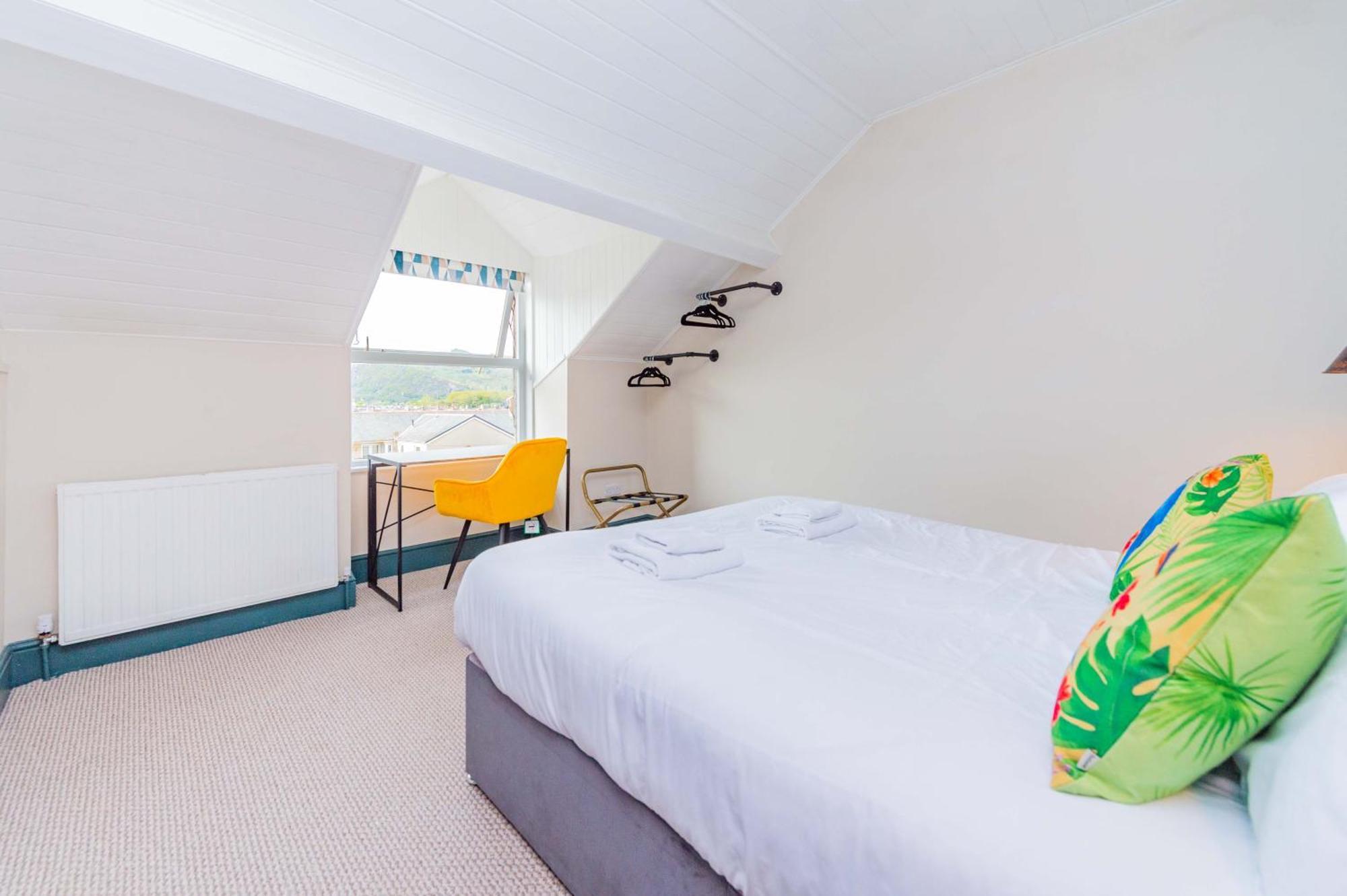 Snowdon House, 8 Bedrooms, Sleep 16, Close To Blackrock Sand Porthmadog Exterior foto